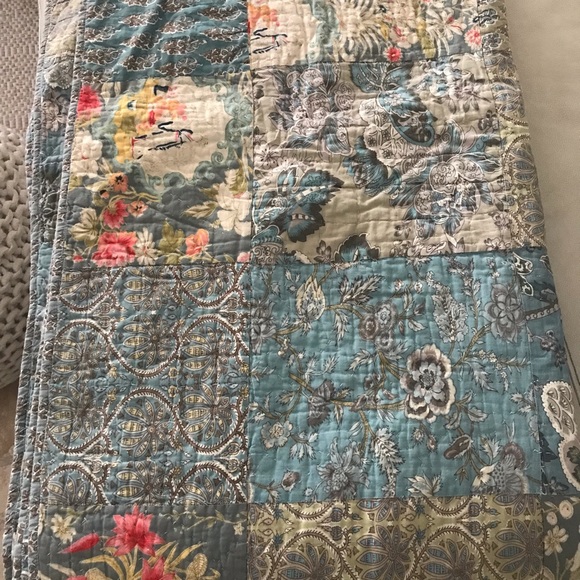 Pottery Barn Nenna Patchwork Quilt - KING w/2 shams - Picture 2 of 5